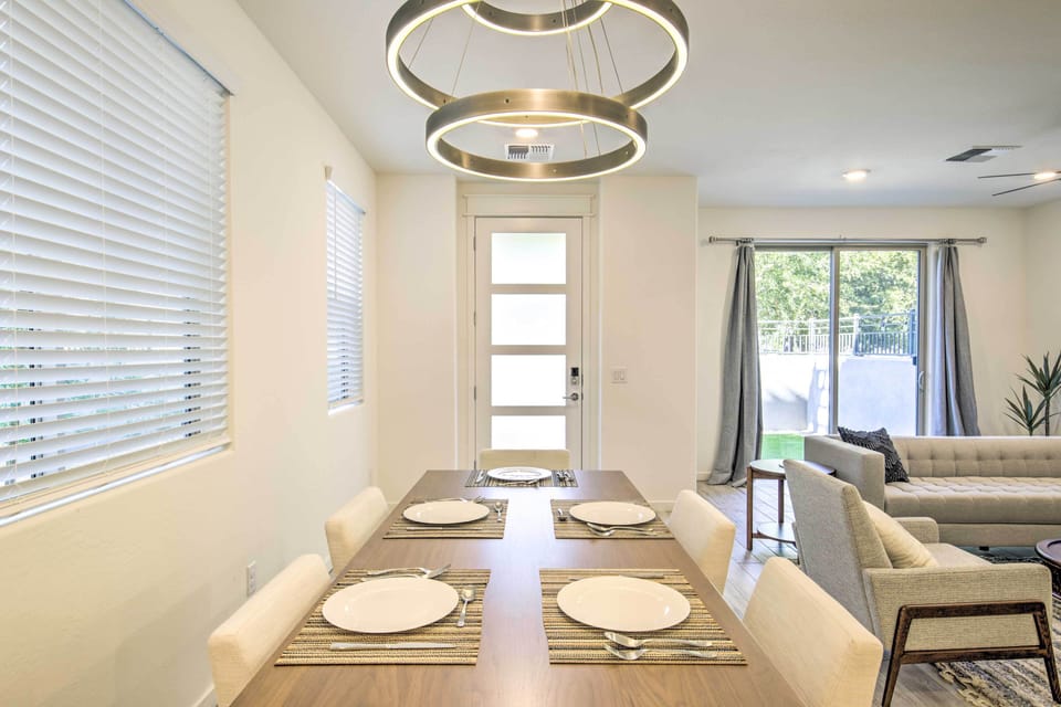 Dining Area | Dishware/Flatware Provided