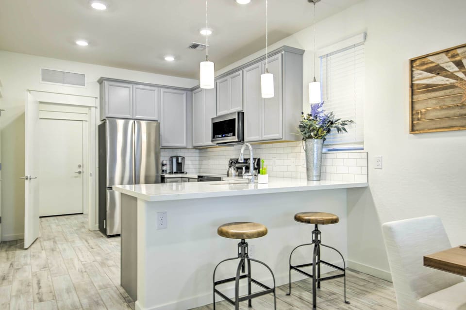 Kitchen | Cooking Basics | Coffee Maker | Paper Towels/Trash Bags Provided