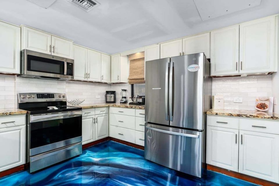 Complete kitchen with full appliances and everything you need to prepare meals during your stay.
