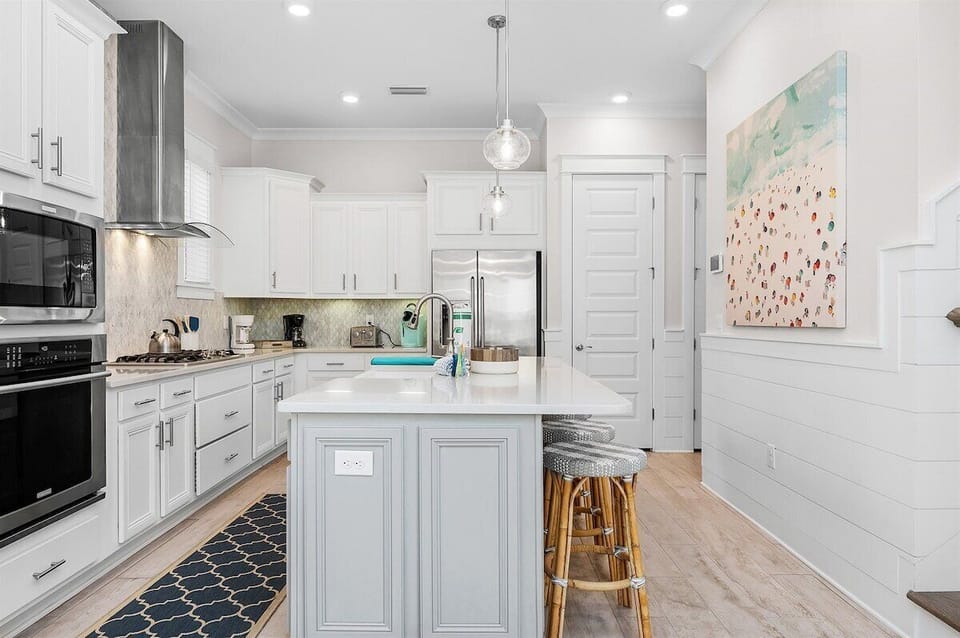 The gourmet kitchen with top of the line appliances will make meal time memorable for sure!