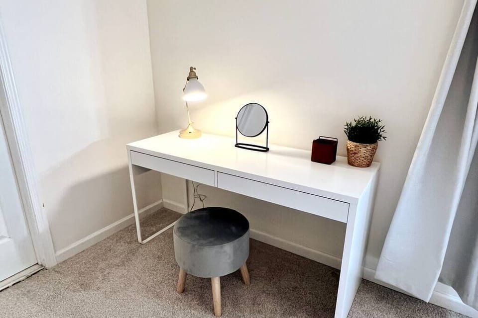 Vanity table in Master