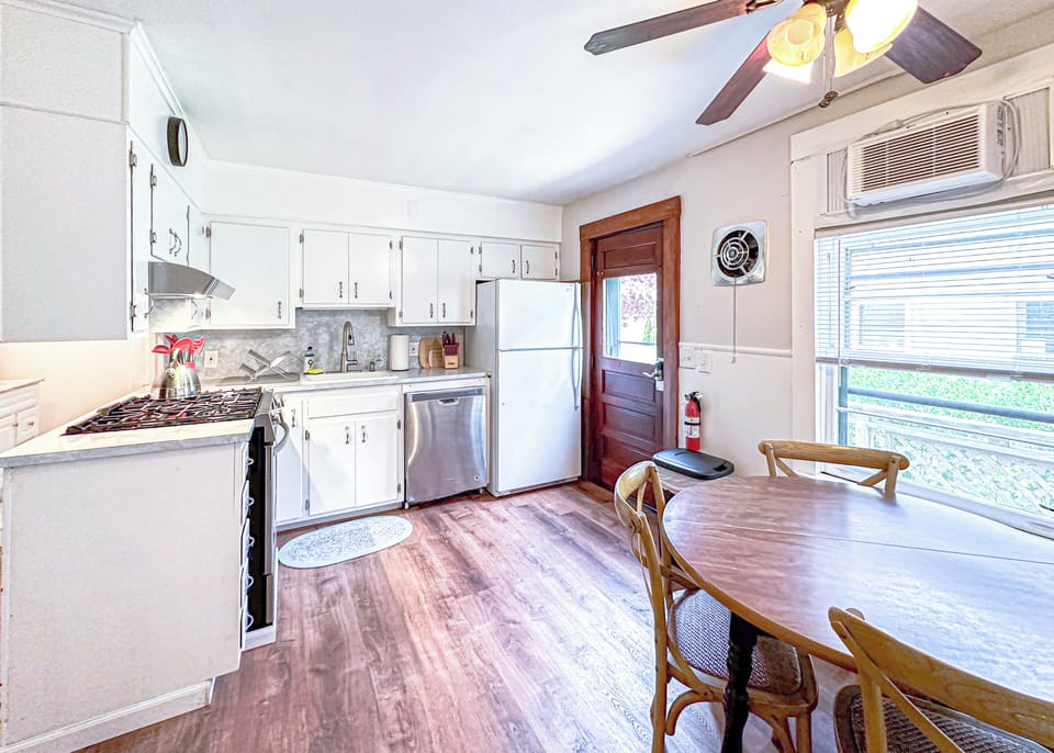 Cook up memories in our rustic-style kitchen, complete with modern appliances.