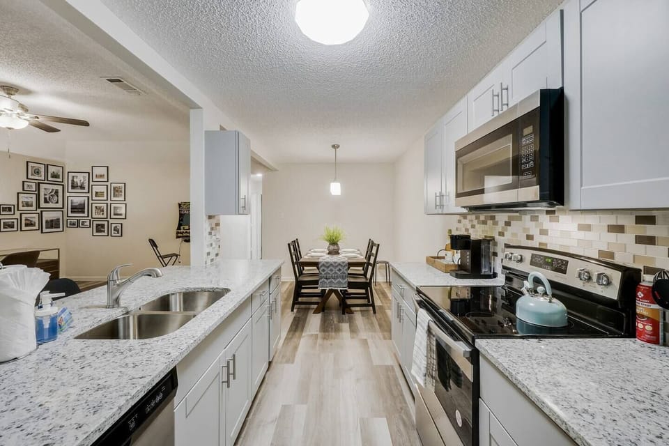 Plenty of cupboards to feel right at home during your stay!