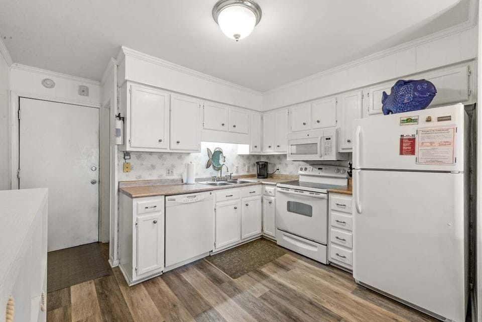 Comfort-first condo: central A/C, Wi-Fi, and a kitchen that works.