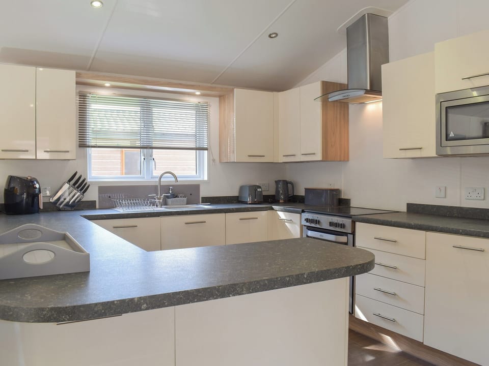 Kitchen area | Devin Lodge, Dollar