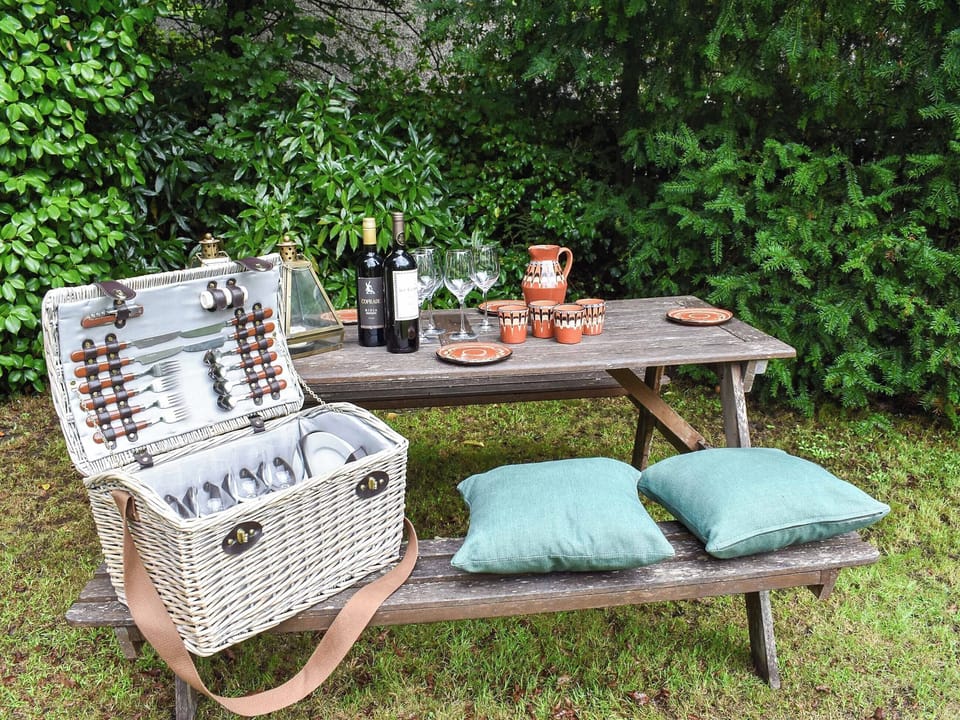 Outdoor eating area | Greenbank, Veryan