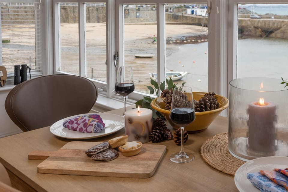 Dining table - Tides Reach