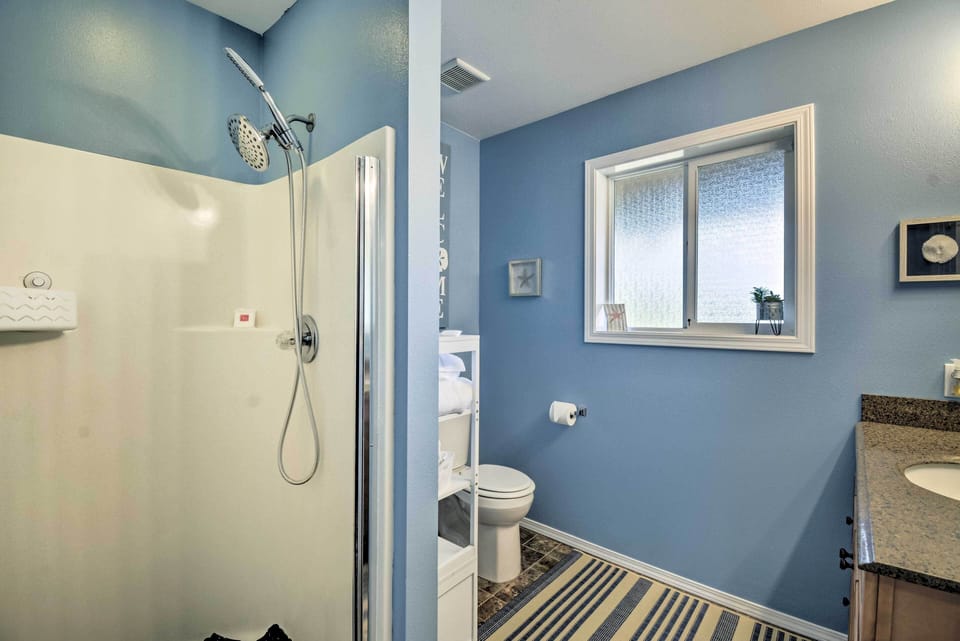 Full Bathroom | Complimentary Toiletries