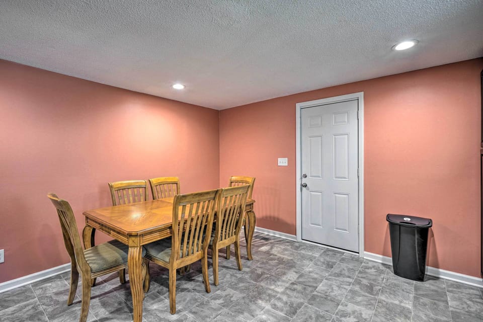 Dining Area | Dishware & Flatware Provided | Trash Bags & Paper Towels Provided