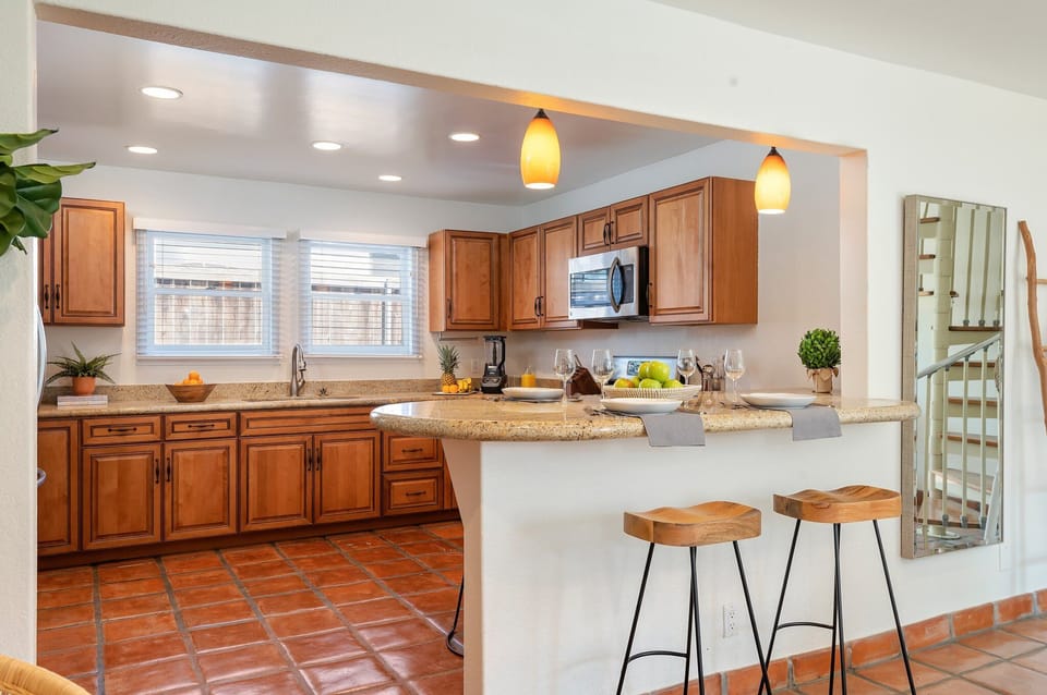 Kitchen & Dining Area