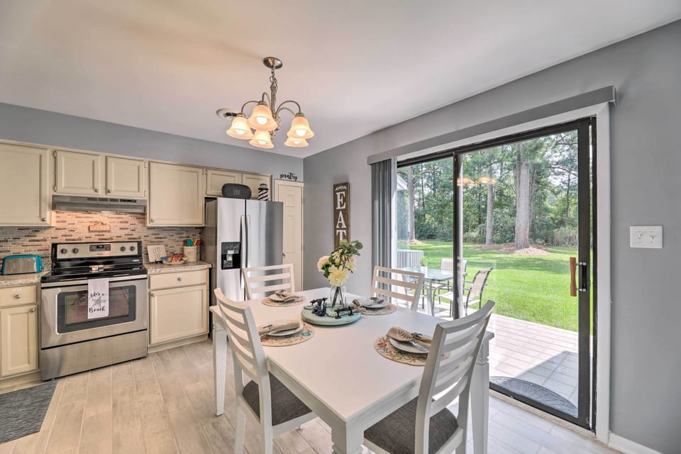 Dining Room | 2-Story Townhouse | Pet Friendly w/ Fee