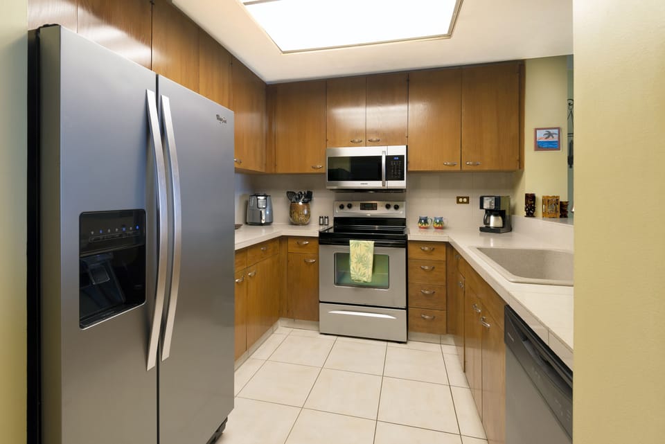 Fully modern kitchen. Top-of-the-line appliances, sleek countertops, and full cookware make it easy to prepare meals while enjoying ocean breezes.