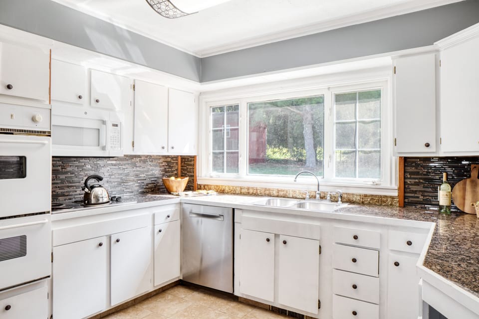 Modern, spacious kitchen.