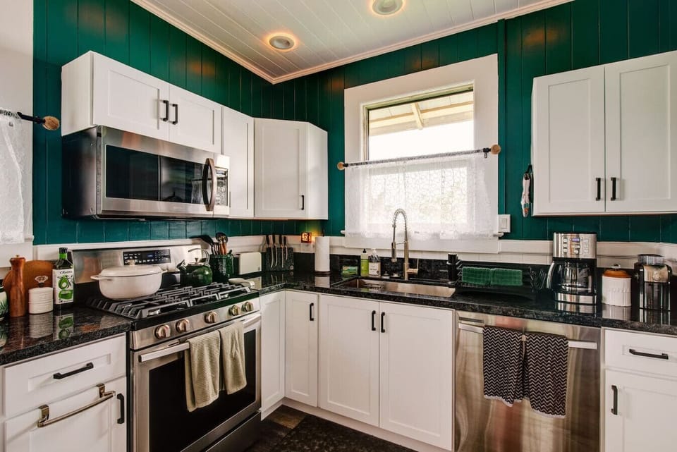 kitchen well equipped