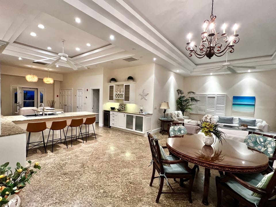 Spacious living Penthouse Condo C at the yacht Club