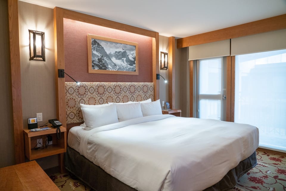 Come and stay in this cozy and elegant Banff getaway!