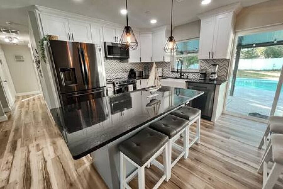 Top-Notch Stainless Steel Kitchen Appliances Within Pristine Kitchen