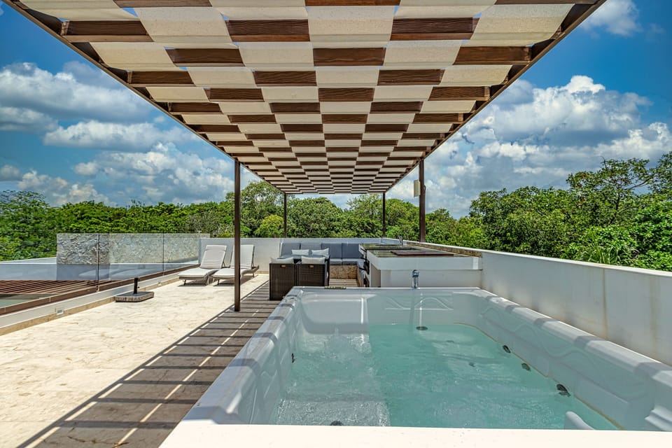 5 Star Resort 4 Bedrooms Luxury House with Private Pool, 2 Jacuzzis Beach Access