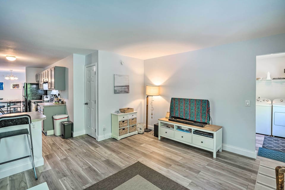 Den | Smart TV | Futon