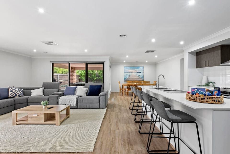 Lounge/ Kitchen