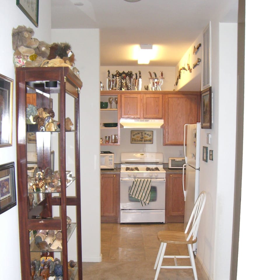 looking from bedrooms to kitchen