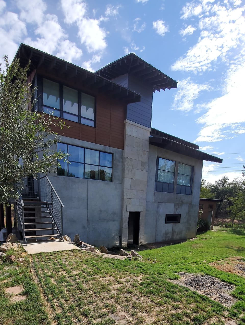 1800 sq ft home, room for  parking 2-3 vehicles plus boat, trailer.