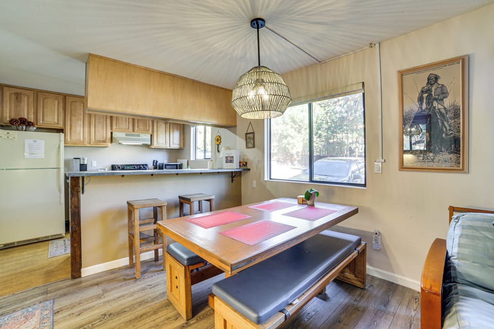 Dining Area | Dishes & Flatware Provided