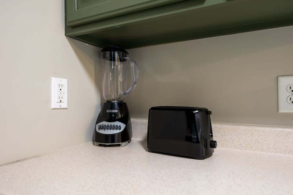 Blend up your favorite smoothies and toast away those morning cravings!

