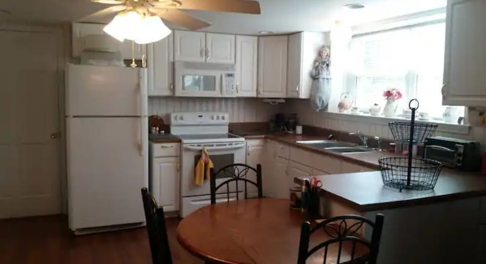 Fully equipped kitchen with dishes, pots & pans, etc!