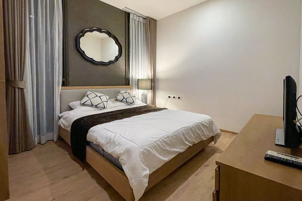 2nd bedroom with queen bed