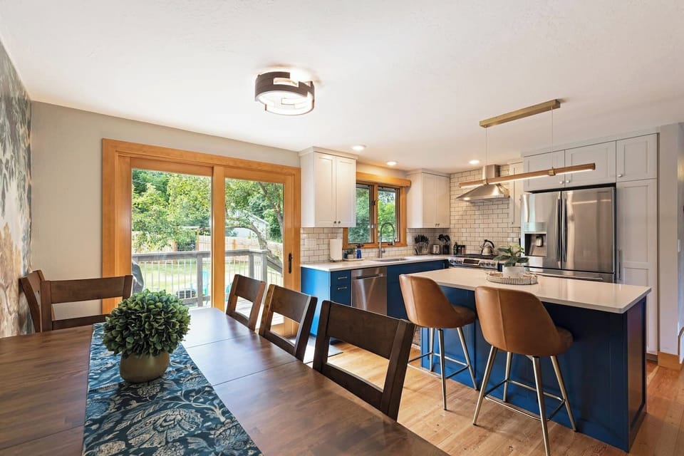 dining and bar seating in kitchen
