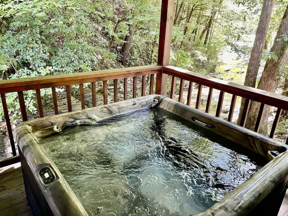 Outdoor spa tub