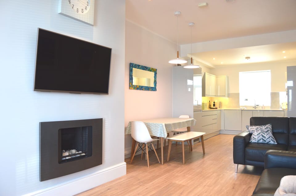 Open plan very comfortable living and dining area with leather settees.
