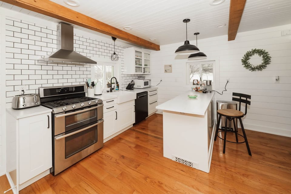 Main Level - Full Kitchen