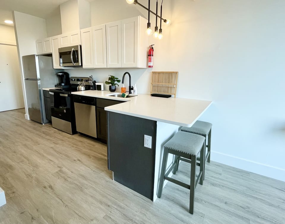 Open-concept Kitchen - Fully-stocked with all your necessary kitchen essentials