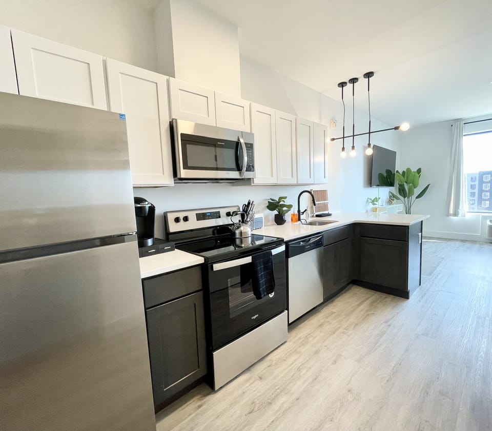 Open-concept Kitchen - Fully-stocked with all your necessary kitchen essentials