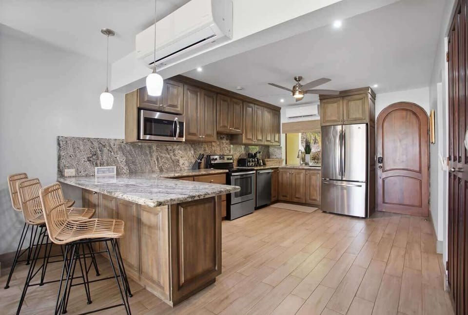 Kitchen area and breakfast bar