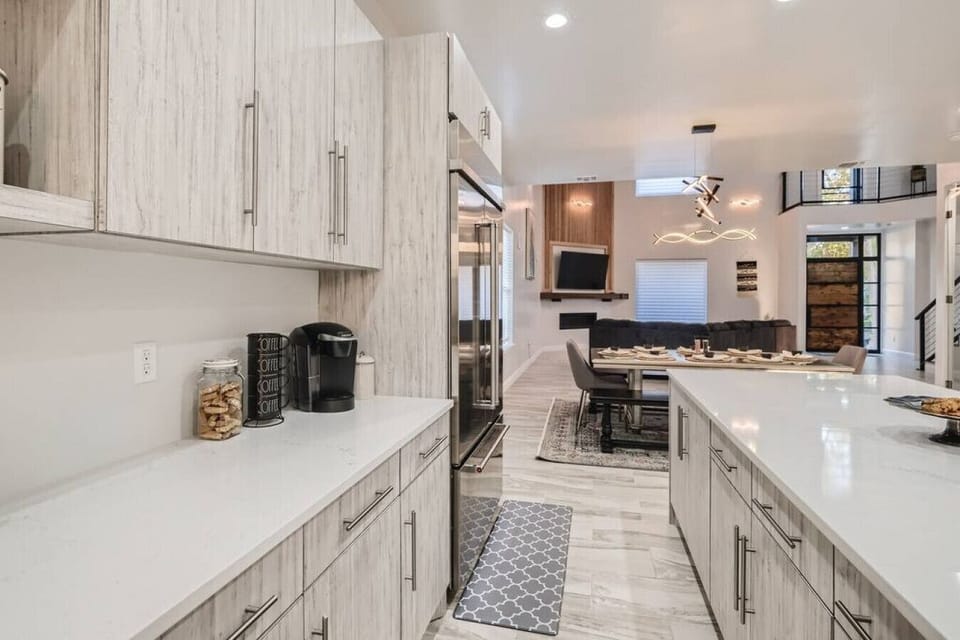 Full Kitchen - Coffee Bar with Keurig