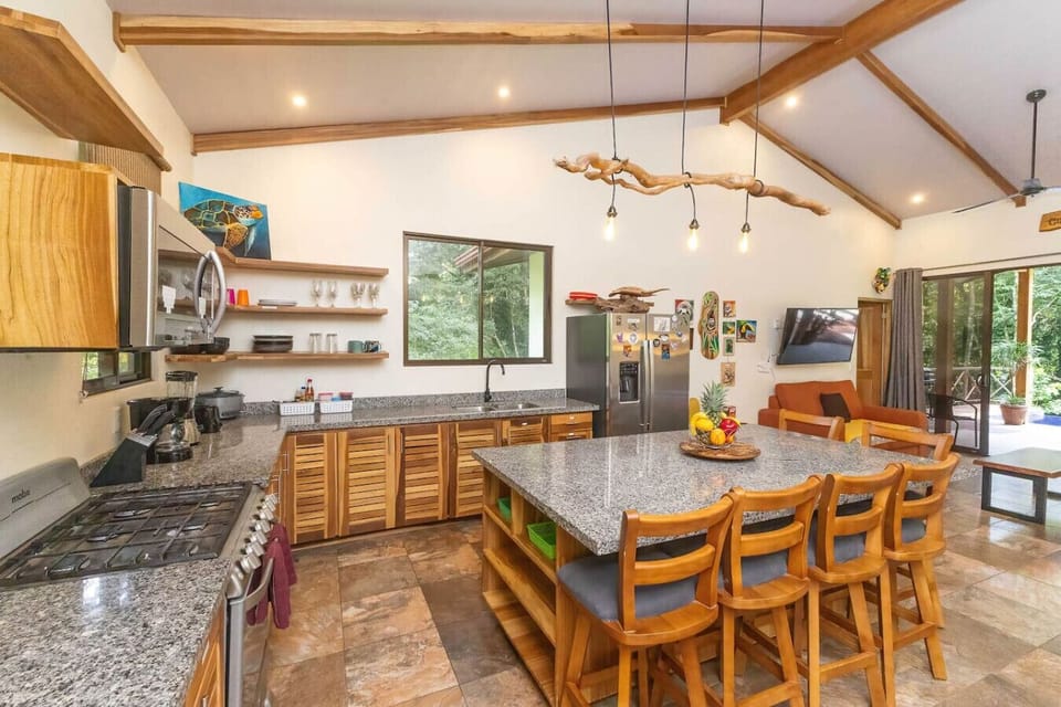 Gas stove, island seats 6, ample counter & food prep space