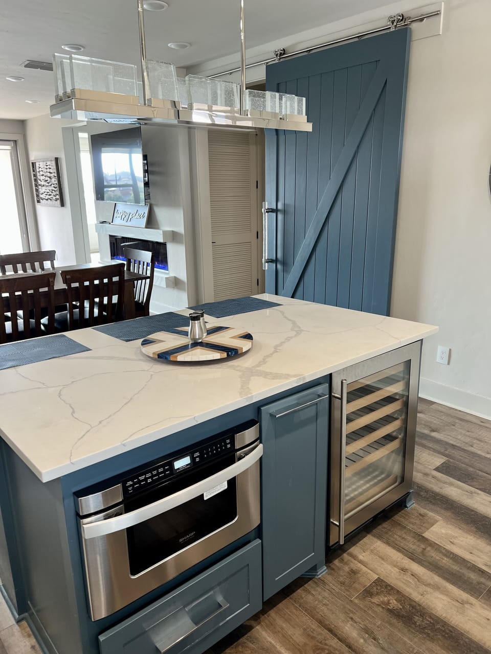 Fully stocked kitchen w wine cooler
