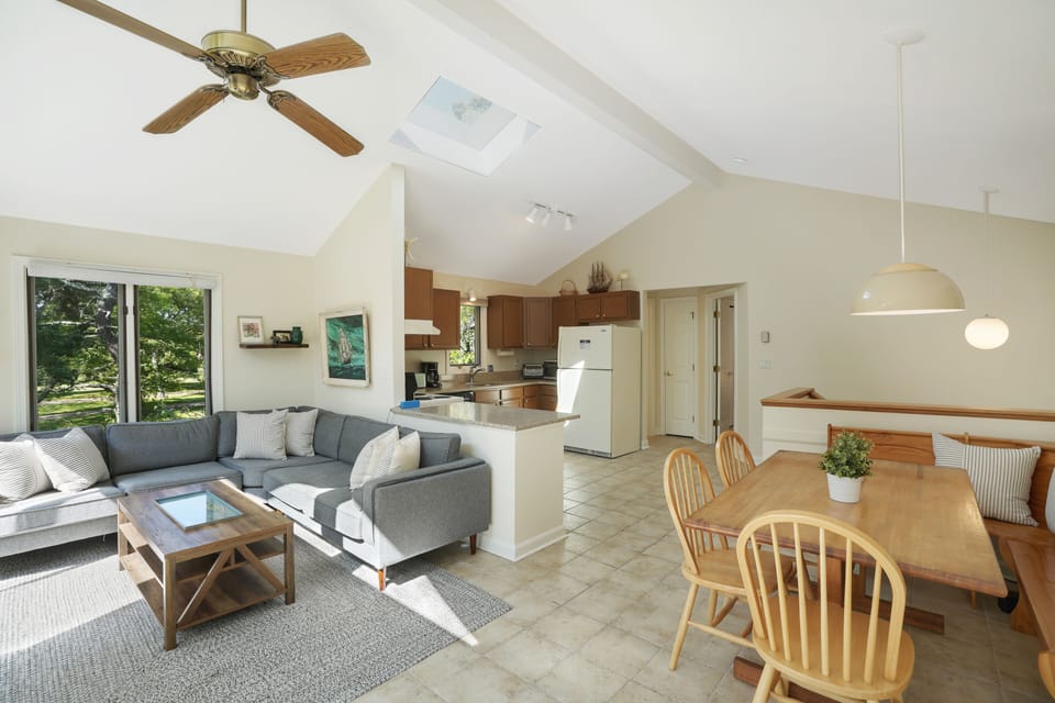 Living Room/ Dining Area