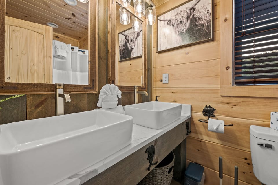 All details have been thought of in this custom built luxury cabin!
