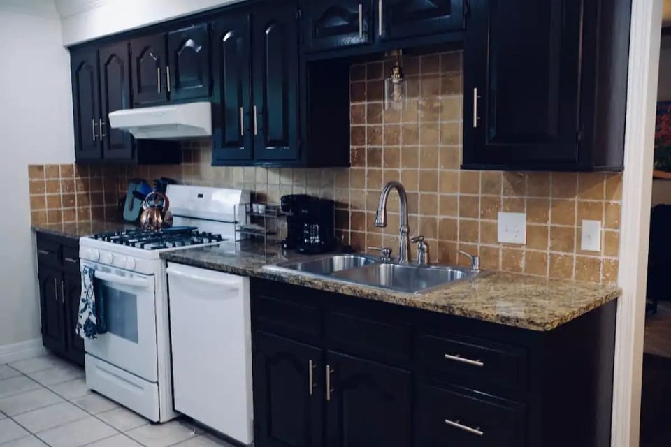 Enjoy the fully stocked kitchen!