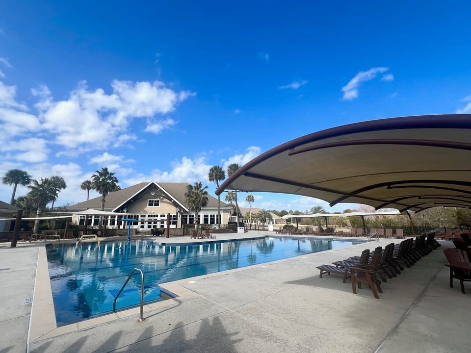 5 Swim Lanes & Seating