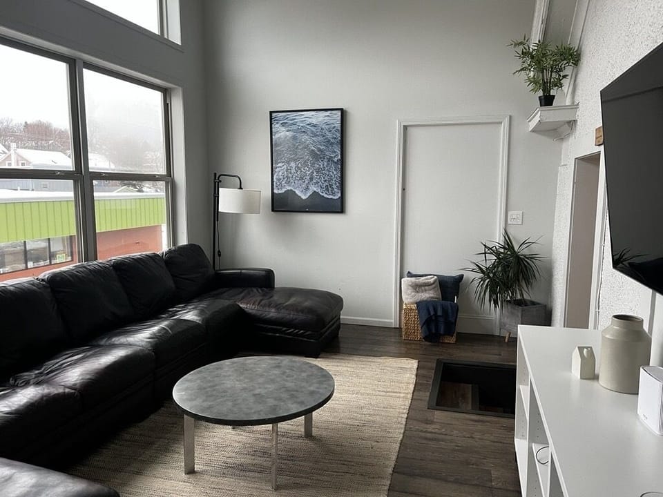 Spacious Living Area 