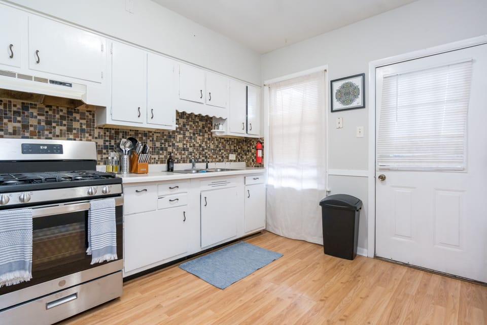 Full kitchen