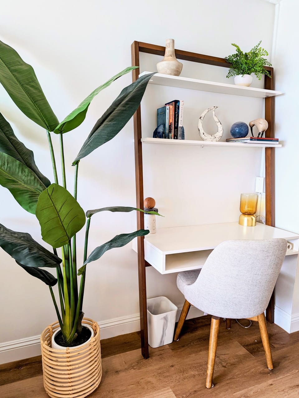 Dedicated work desk