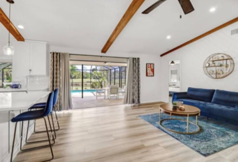 The fully retractable sliding doors allow the interior and exterior to flow.