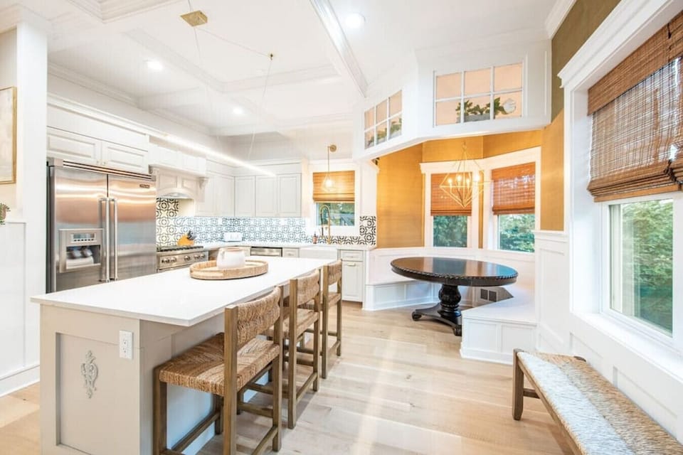 Plenty of seating to watch a chef cook for you on our Viking stove