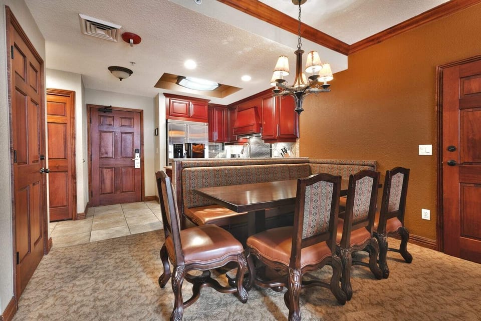 - Dining area with wooden table and comfortable seating  
- Perfect for shared meals with family and friends  
- Warm lighting creates a welcoming atmosphere